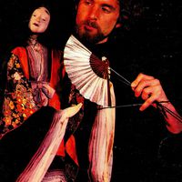 Bruce Schwartz with his Japanese rod puppet. Cover photo of <em>Puppetry Journal</em> (May-June 1980), magazine of the Puppeteers of America. Photo: Gary Gruby