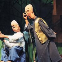 <em>The Boy, Shi Number Three</em> (石三伢子, 2003) by Hunansheng Muou Piying Yishu Juyuan (Centre for the Preservation of Puppetry and Shadow Theatre, Hunan Province, People’s Republic of China), direction: Xiong Guo’an, Zhang Jie, design/construction: Yi Jianmin, Li Yonghong, puppeteers: Nie Shiqi, Wang Teran. Rod puppets. Photo courtesy of Hunansheng Muou Piying Yishu Juyuan