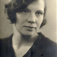 Nina Gernet (1899-1982), Russian author and playwright (photo 1930s). Photo courtesy of Collection: Gosudarstvenny akademichesky tsentralny teatr kukol imeni S.V. Obraztsova, Puppetry Museum (Moscow, Russia)