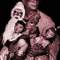 Suresh Dutta, Indian puppeteer and dire<em>c</em>tor, with his puppets. Photo courtesy of Sampa Ghosh