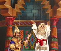 <em>Nabucco</em> y Zaccaria, en <em>Nabucco</em> por Compagnia Marionettistica Carlo Colla e Figli (Milán, Italia), títeres de hilos, altura: 80 cm. Propiedad de Associazione Grupporiani. Foto: Piero Corbella