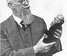Jindři<em>c</em>h Veselý (1885-1939), editor e un historiador del teatro <em>c</em>he<em>c</em>o de titeres. Fotografía cortesía de Archivo de Loutkář