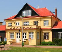 Exterior de Divadlo DRAK (Hradec Králové, República Checa). Fotografía cortesía de Archivo de Loutkář