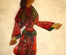 Zenne, un personnage féminin du théâtre d'ombres turc, karagöz. Collection : Patterson Museum, Claremont, Californie, États-Unis. Photo: Carol Gil