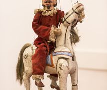 The comic Czech character Kašpárek on Horse. String puppet made of wood and fabric, 19th century, height: 38 cm, design: Mikoláš Sychrovský. Collection: Jiří Vorel (Czech Republic). Photo: Vojtěch Brtnický