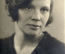 Nina Gernet (1899-1982), Russian author and playwright (photo 1930s). Photo courtesy of Collection: Gosudarstvenny akademichesky tsentralny teatr kukol imeni S.V. Obraztsova, Puppetry Museum (Moscow, Russia)