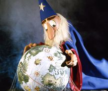 Wispa the Wizard (el mago Wispa), en <em>Jack and the Beanstalk</em> (1966), por DaSilva Puppet Company (Cambridgeshire, Inglaterra), concepción y fabricación: Ray DaSilva, Joan DaSilva. Altura del títere: 80 cm. Foto: Joe Harper