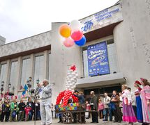 Valeri Chadski ouvre le festival Ryazanskiye Smotriny en 2011. Photo réproduite avec l'aimable autorisation de Ryazansky oblastnoi teatr kukol