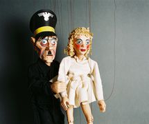 Les marionnettes à fils du théâtre de marionnettes slovène, Partizansko lutkovno gledališče (1944-1945). Ar<em>c</em>hives de Lutkovno gledališče Ljubljana (Slovénie) (2015)
