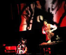 <em>Piccolo Asmodeo</em> (2012), une production de Teatro Gioco Vita (Piacenza, Italie), mise en scène : Fabrizio Montecchi. Photo: Prospero Cravedi