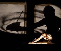 <em>Donna di Porto Pim</em> (2013), a co-production of Teatro Gioco Vita (Piacenza, Italy) and Théâtre de Bourg-en-Bresse (France), direction: Fabrizio Montecchi. Photo: Serena Groppelli