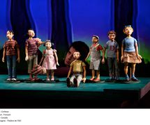 <em>Corbeau</em> (estreno 2012) por Théâtre de l’Œil, puesta en escena: André Laliberté, diseño de títeres: Richard Lacroix, titiritero: Pierre-Louis Renaud. Foto: Michel Pinault
