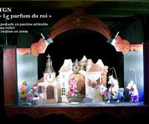 <em>Le parfum du roi</em> (2009) por Théâtre des Gros Nez (Perwez, Brabant Valonia, Bélgica), puesta en escena, concepción, escenografía y manipulación: Marcel Orban. Marionetas articuladas / Títeres articulados. Fotografía cortesía de Marcel Orban