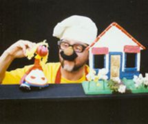 Fernando Thiel, Argentine a<em>c</em>tor, puppeteer and mime artist, founder in 1990 of Ti<em>c</em>o-Títeres in San José, Costa Ri<em>c</em>a. Photo courtesy of Tico-Títeres