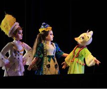 <em>The Nutcracker</em> (胡桃夹子, 2013) by Yangzhou Muou Jutuan (Puppetry Research Institute of Yangzhou, Jiangsu Province, People’s Republic of China), direction: Ma Lu, Fang Lin, design/construction: Kuang Jiulong, Dai Ronghua, puppeteers: Liang Surong, Luo Yan, Li Fang. Rod puppets, height: 70-100 cm. Photo: Wu Jinhu