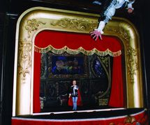 <em>Don Zhuan</em> (Don Juan, 1997) par le Yekaterinburgsky munitsipalny teatr kukol (Ekaterinbourg, Russie), mise en scène : Alexandre Borok, Sergueï Plotov, scénographie et conception des marionnettes : Loulia Selavri. Photo réproduite avec l'aimable autorisation de Yekaterinburgsky teatr munitsipalny kukol
